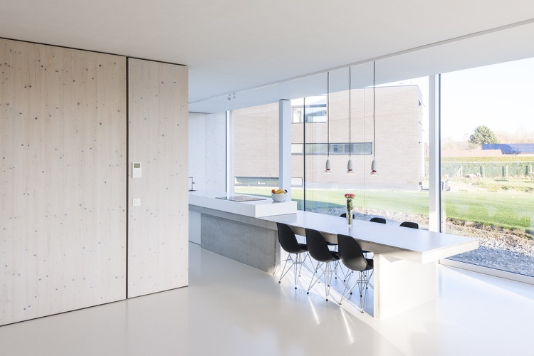 Kuchynský jedálenský kút úzky ostrovčekový blok integrovaný jedálenský stôl betón