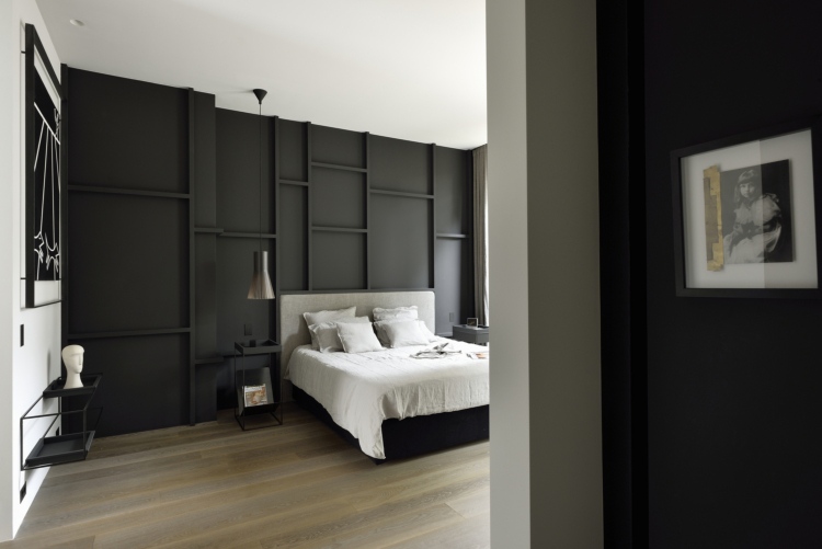 nápady na výzdobu steny spálne v antracitovej farbe