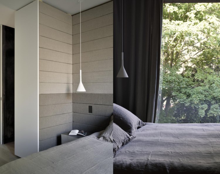 spálňa s manželskou posteľou a čalúnenou stenou v antracitovej farbe