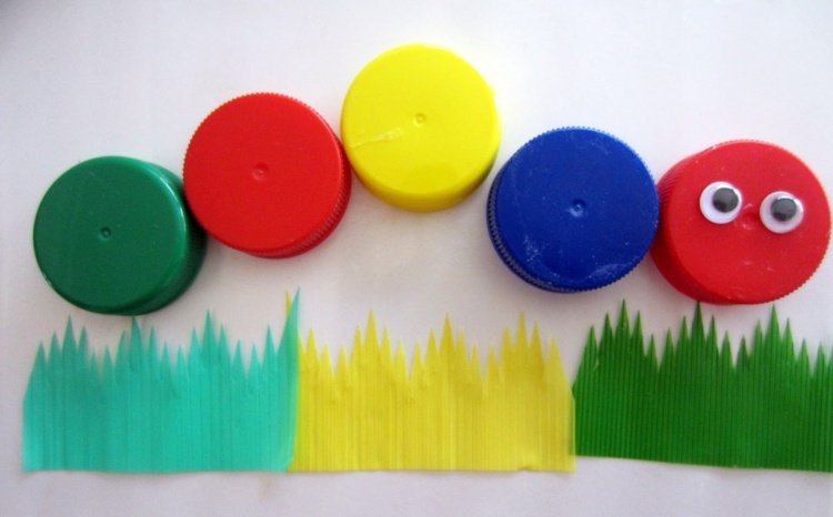 Nápad na drobnosti s viečkami húsenkové drotárske veko-farebné-trávnik-krepový papier-modro-žlto-červeno-zelené