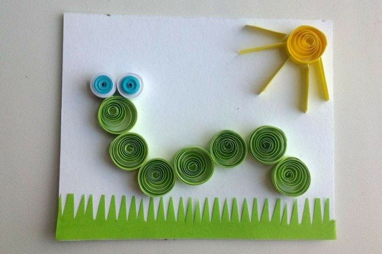 Húsenica vyrobená z papierových pásikov Caterpillar-Tinker-Quilling-Picture-Greeting Card-Paper-Stripes-do-it-yourself-sun