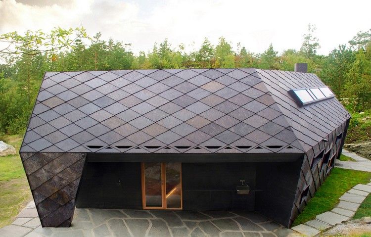 malý víkendový dom architektúra bridlicová fasáda