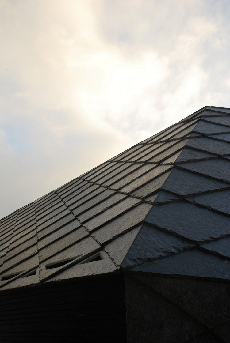 bridlicový tvar kosoštvorca tmavošedý vetrolam