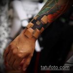 REALISTIC TATTOOS # 14 е интересна версия на модела, който може успешно да се използва за трансформиране и прилагане като реалистични драконови татуировки