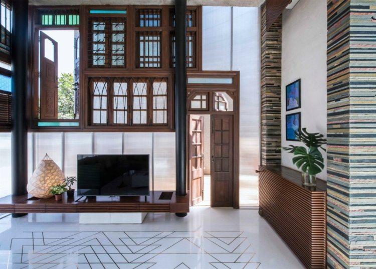 india mumbai koláž dom rezidencia recyklované drevené dvere a okná