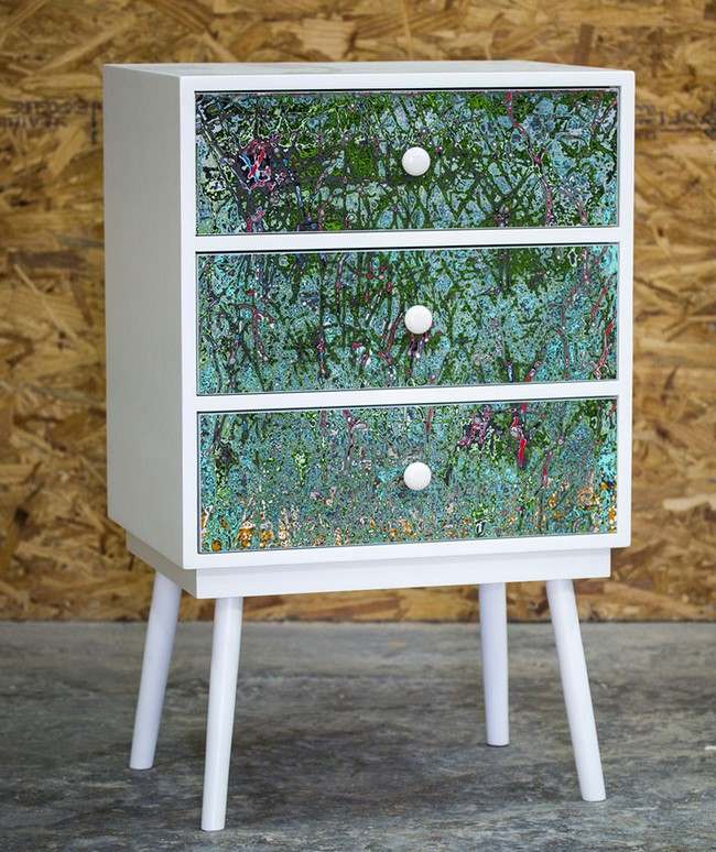 Okoreňte farbu zásuvky jasne bielou