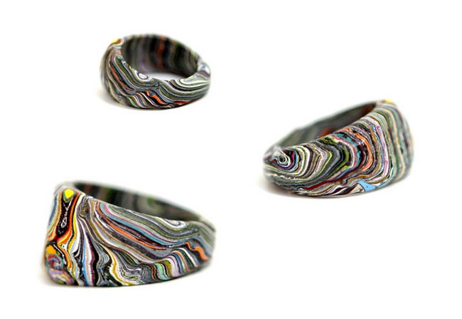 Farebná zmes plastov sa recykluje ekologickým spôsobom