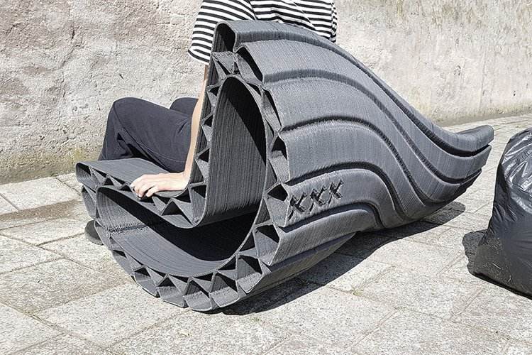recyklácia nábytku plastový odpadkový stôl design recyklovať plast