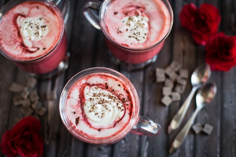 Red Velvet Latte Recept Káva Latte Macchiato Varenie kávy šľahačka