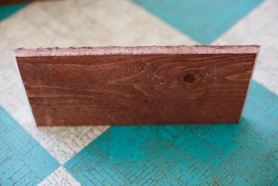 Nástenná polica z drevenej časti