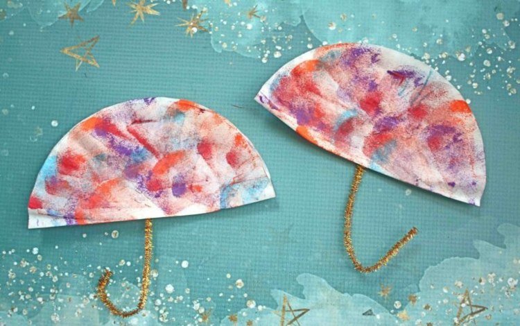 Dáždniky vyrobené z kávových filtrov sú veľmi vhodné ako obrázky na okná