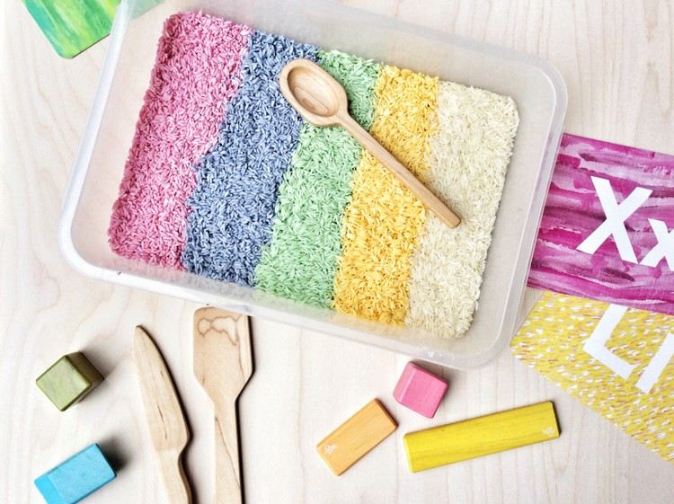 Farebnú ryžu bez potravinárskych farbív a octu