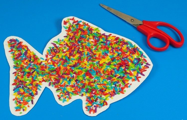 Vystrihnite obrázok ryžovej ryže s dúhovou ryžou