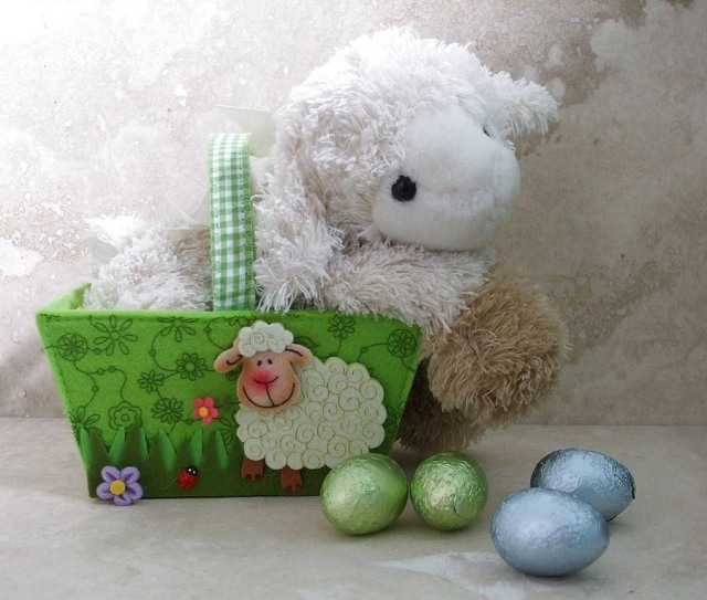 Nápady ručné práce Veľkonočná dekorácia košík-zelený veľkonočný baránok