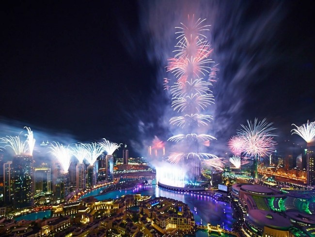 ohňostroj svetový rekord guiness dubaj Silvester veža Burj Khalifa rekordný ohňostroj dubajský silvestrovský večer veža Burj Khalifa