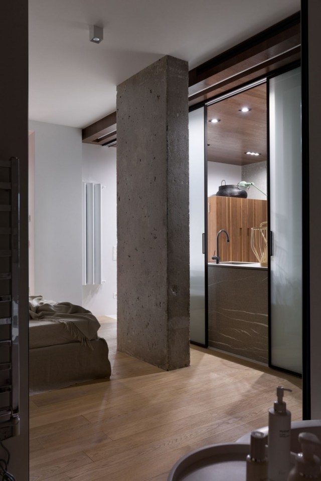 Betónové stĺpy-s-priemyselným vzhľadom-byt v štýle KENZO-byt-Kyjev