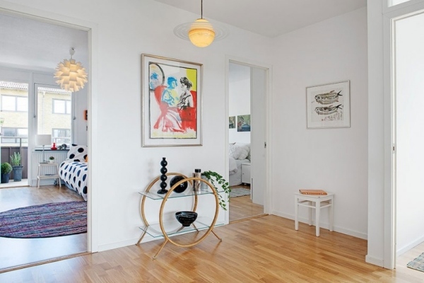 Deco nástenný obrazový závesný stolík na lampu-podlaha-parketová laminátová podlaha