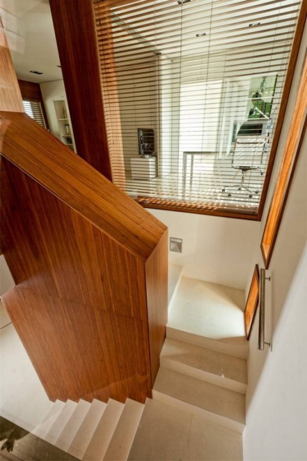 Návrhy interiéru na drevené schodisko Drevené schodisko interiérová architektúra nápady interiérový dizajn