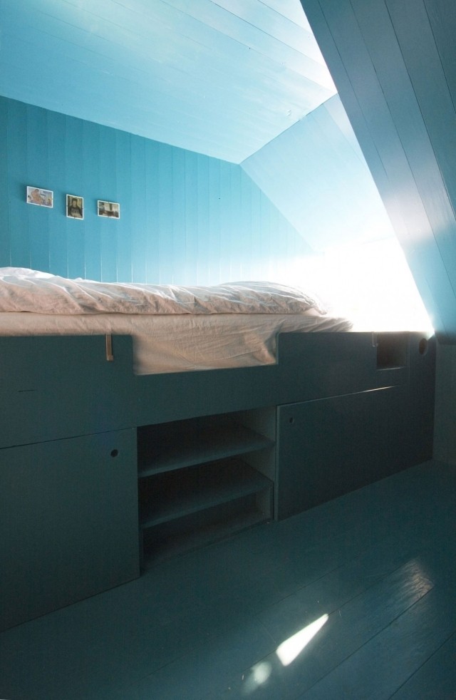 spálne dizajnové postele podobné detskej postieľke spálňa-dizajn-kabína-ako-postele