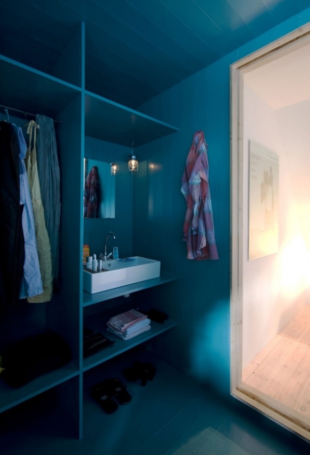 šatňa kúpeľňa šatník nalakovaný na modro spálňa-kúpeľňa-šatník-skriňa-natretá na modro