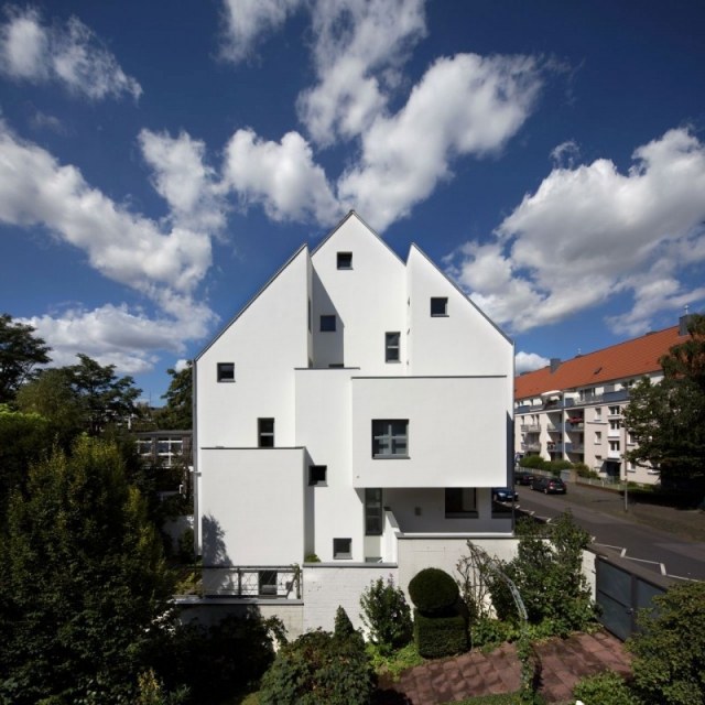 Dom-KLR-rôzne-prečnievajúce-kocky-použiteľné-plochy