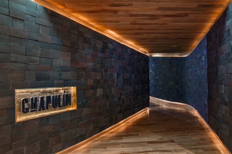 obklady do reštaurácie s parketami na chodbu šedej farby chapulin