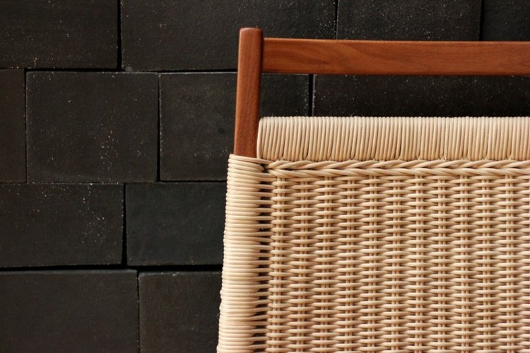 reštauračná dlažba krém na operadlo z prúteného kresla na mieru