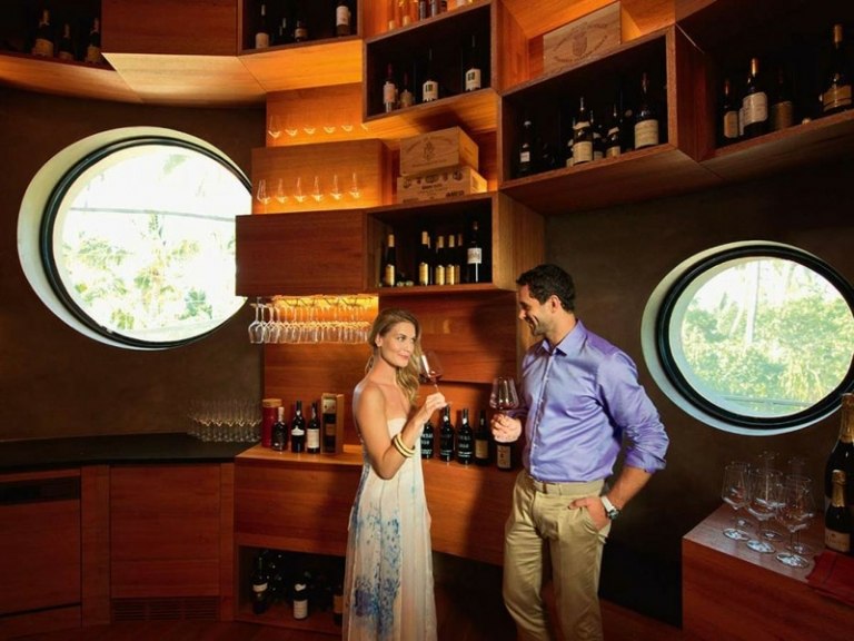 reštauračný drevený stojan na víno okrúhle fľaše na poháre na víno