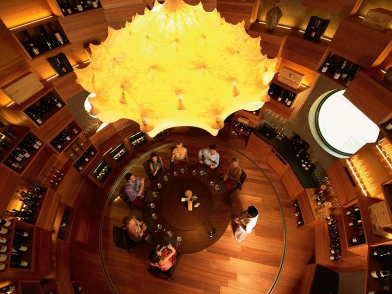 reštauračná drevená stojanová lampa na víno moderné stolové parkety