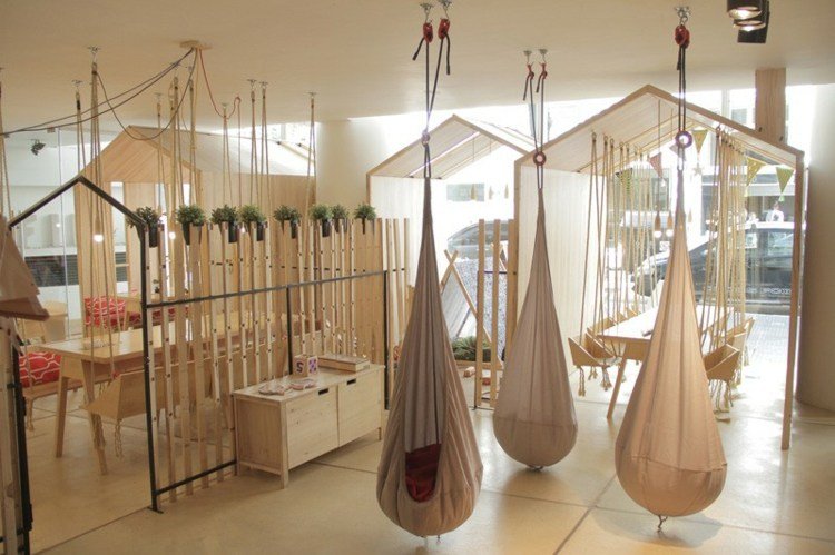 reštauračné hojdačky závesné sedadlo originálny nápad skriňa