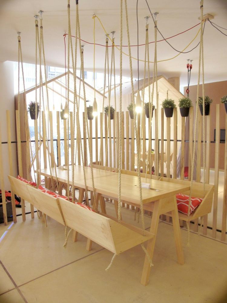 reštauračné hojdačky lavice čalúnenie drevené lamely deliaca stena