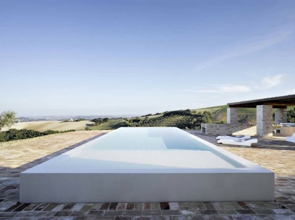 zrekonštruovaný vidiecky bazén zrekonštruovaný vidiecky bazén