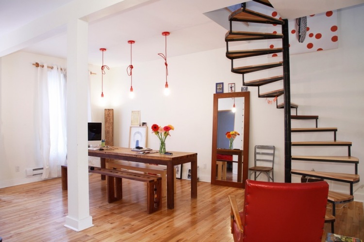 retro-priemyselné-žiarovky-červené-masívne drevo-jedálenský stôl-pomôcka