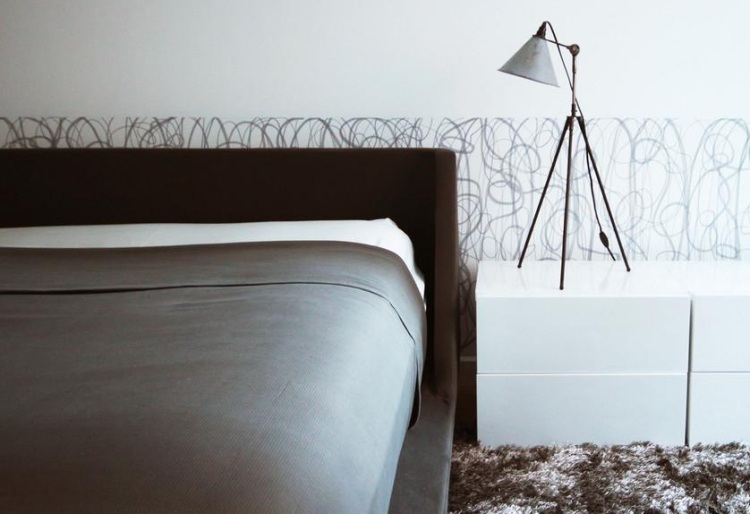 retro-priemyselné-žiarovky-spálňa-moderný-vysoký lesk nočný stolík