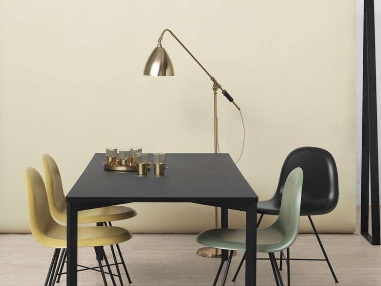 retro-priemyselné-žiarovky-jedálenský-priestor-podlahová lampa-pochrómované-BL-4-Gubi