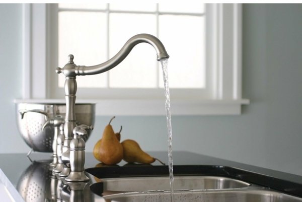 Retro-kuchynské vybavenie-teplá-útulná-kuchyňa