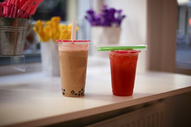 lahodné koktaily bublinkový čaj rôznych ovocných príchutí