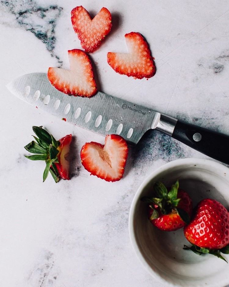 Vyrobte si malé srdiečka z jahôd sami