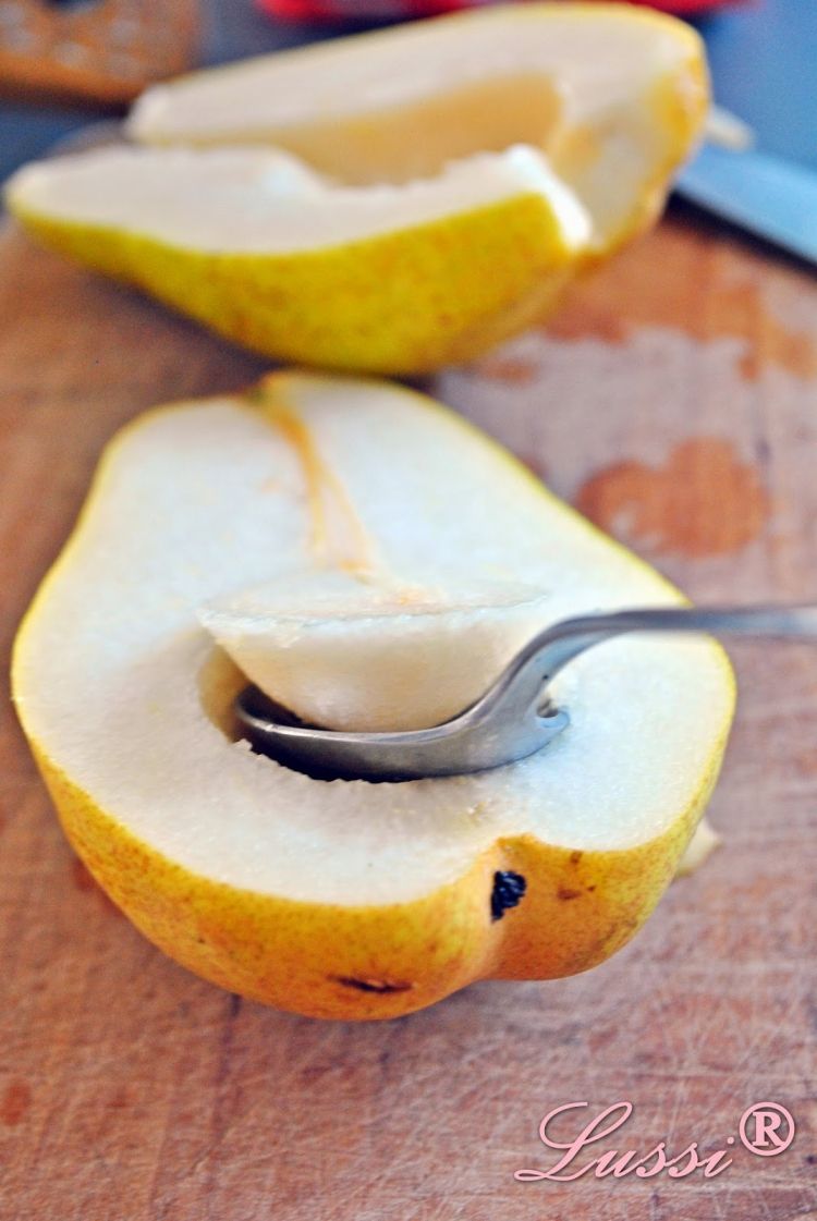 recept-jeseň-dezert-hruška-koláč-tatin-hruška-vydlabaná lyžica