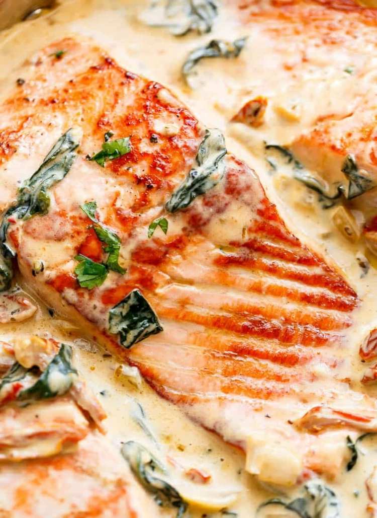 recepty z lososa panvová omáčka maslo cesnak špenát paradajky