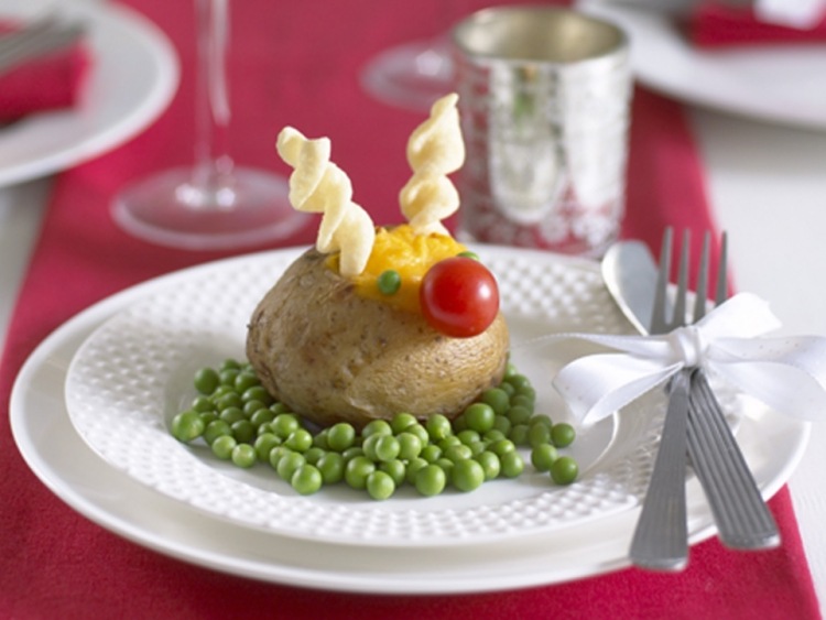 pečené zemiaky plnené syrom - Rudolf Recepty na vaše vianočné menu pečené zemiaky rudolf