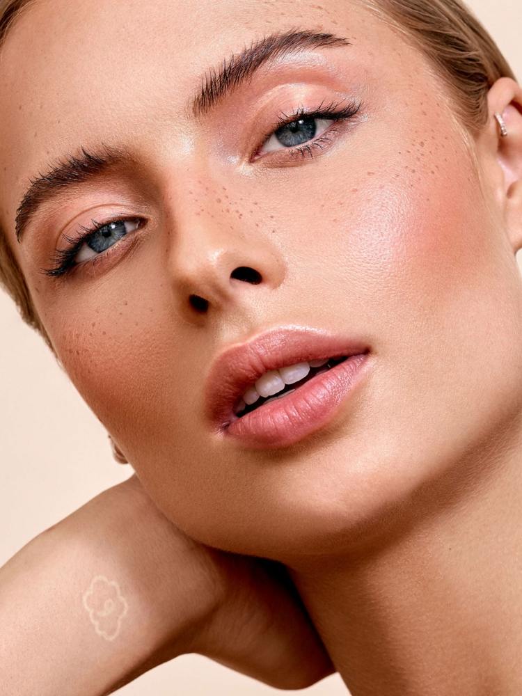 Starostlivosť o tvár nechtíkovou masťou - Ringeblume pomáha s pupienkami, ranami a jazvami