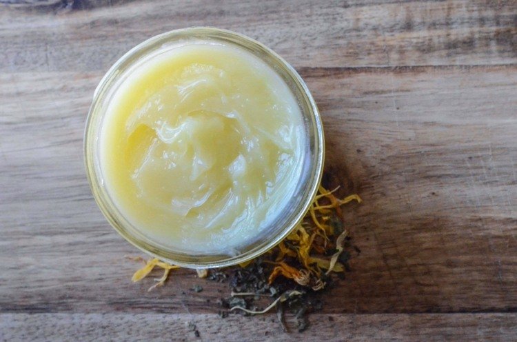 Recept na domácu nechtíkovú masť s kokosovým tukom alebo kokosovým olejom