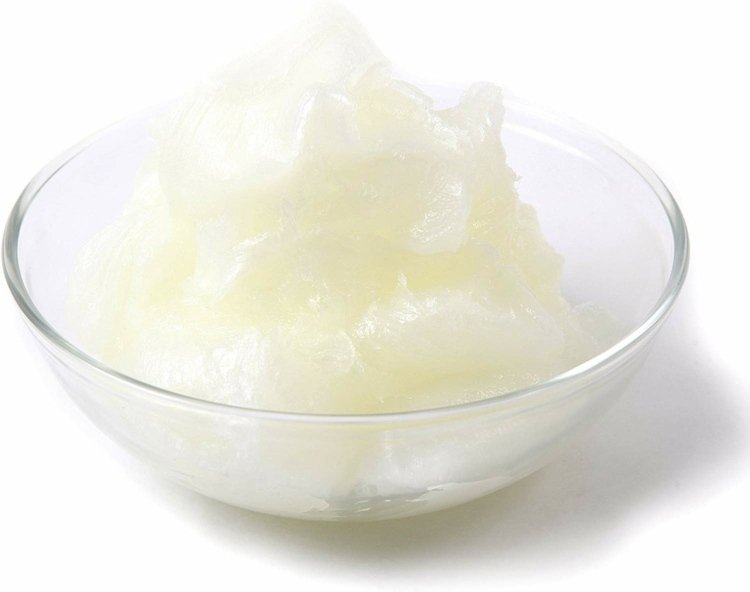 Vazelína sa vyrába na ropnej báze a je vhodná na domáce masti, ale nie prírodná