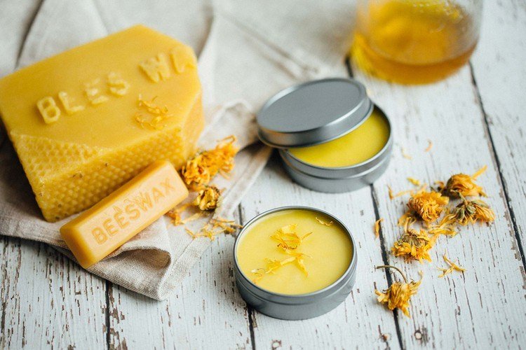 Recept na nechtíkovú masť s medom a včelím voskom