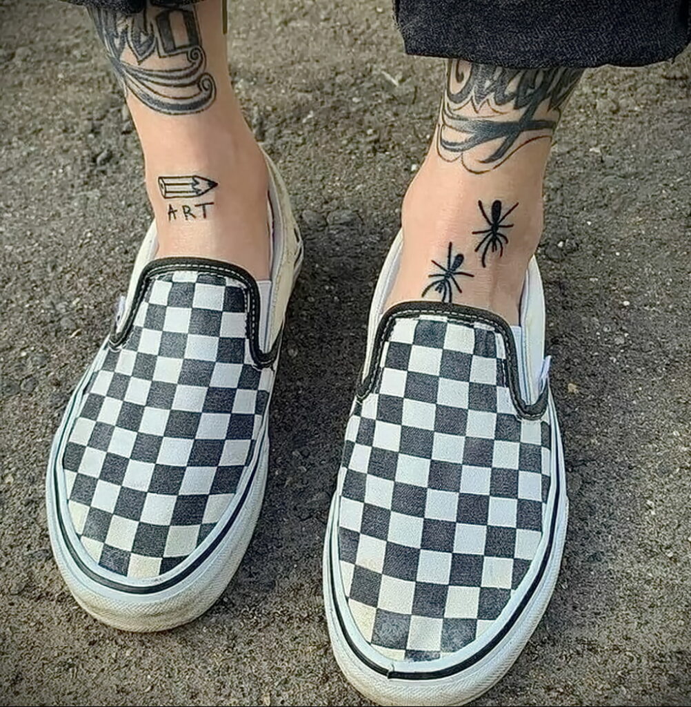 Fotó példa egy tetoválásra hangyával 03/21/2021 №082 - hangya tetoválás -