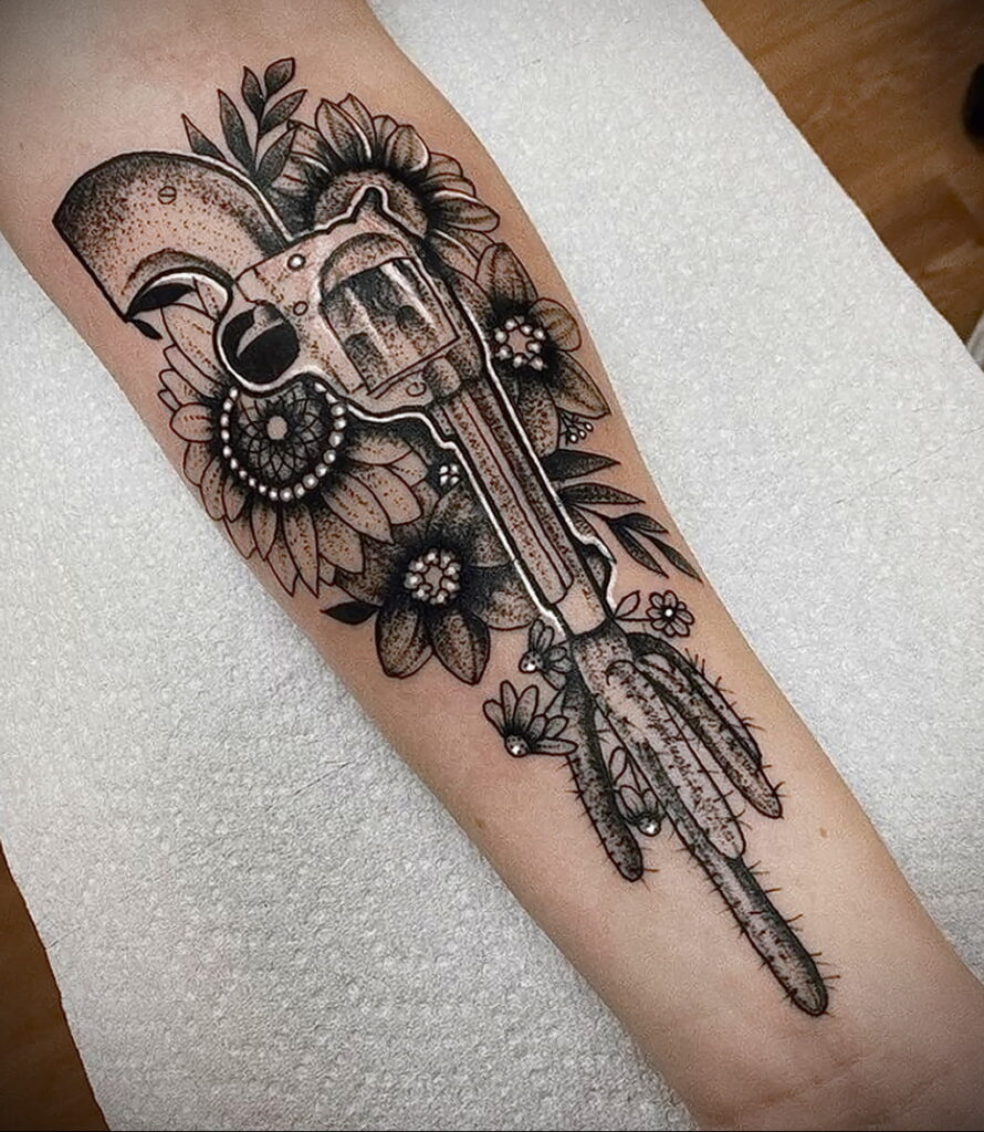 Példa egy revolver tetoválás rajzára a 02/16/2021 fotón №0049 - tetováló revolver -