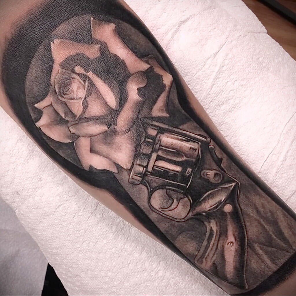 tetováló revolver fotó példa rajz 16.02.2021 №0063 - tetováló revolver -