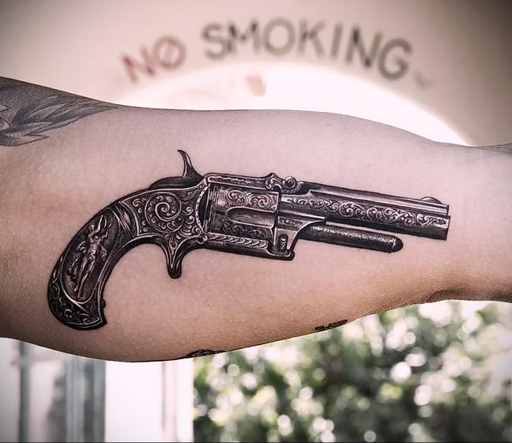 tetováló revolver fotó példa rajz 16.02.2021 №0053 - tetováló revolver -