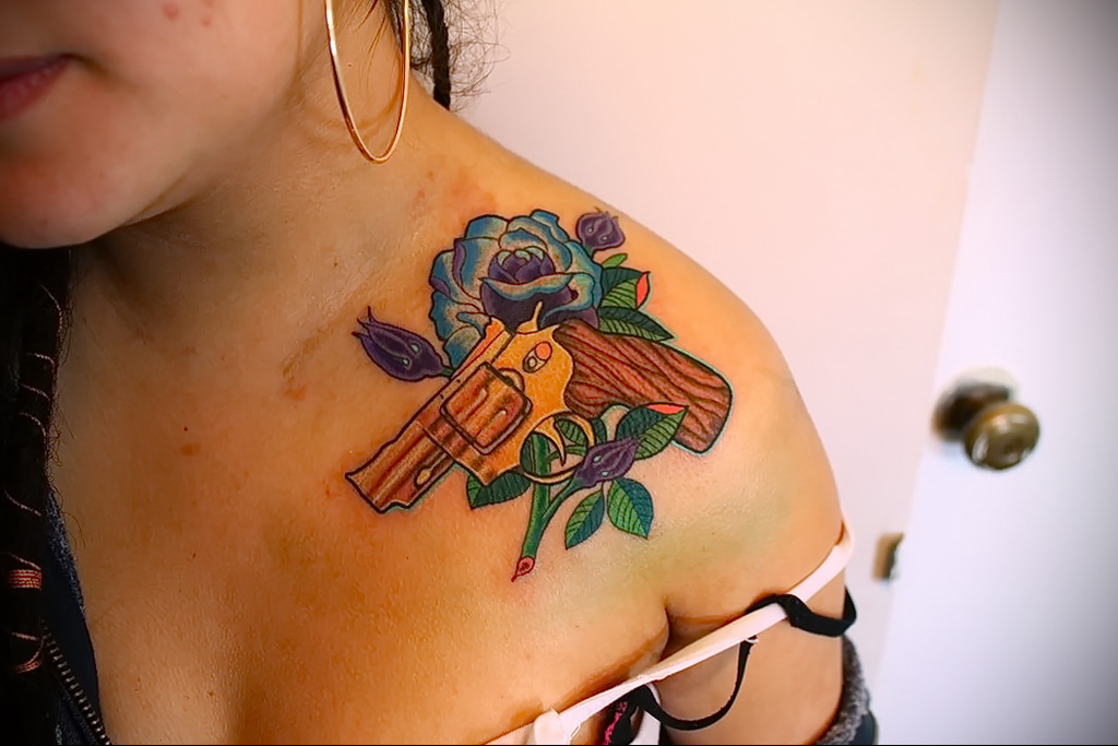 tetováló revolver fotó példa rajz 16.02.2021 №0045 - tetováló revolver -